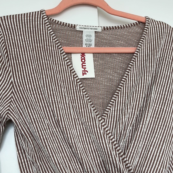 NWT Caution To The Wind Long Sleeve Wrap Top - Picture 2 of 5